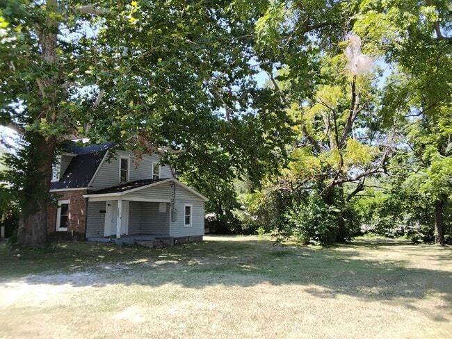 Building Photo - 1607 W Nichols St