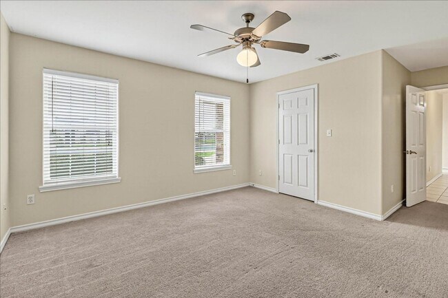 Building Photo - 6325 Oso Pkwy