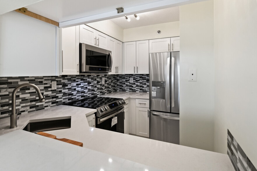 Kitchen - 2870 Pharr Court South NW