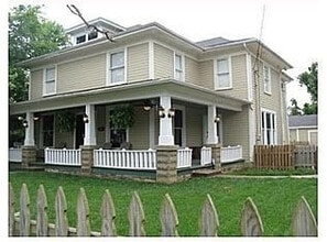 Building Photo - Historical Style Home Minutes from Campus and Downtown Fayetteville