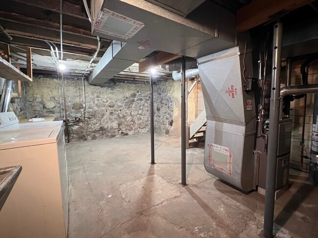 Building Photo - 721 Dean St