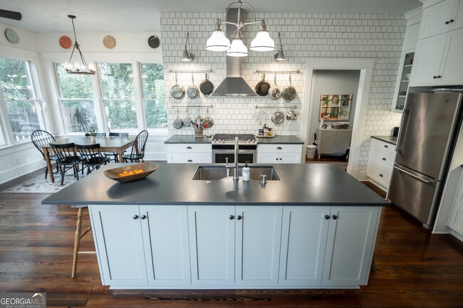 Building Photo - 290 Milledge Cir