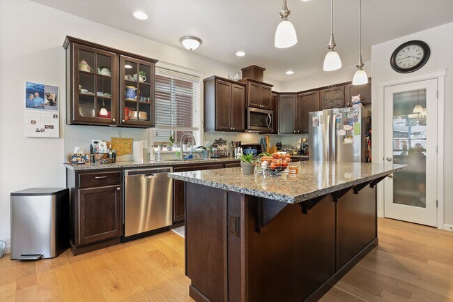 Building Photo - 5 bedroom high efficient home - Olympia Sc...