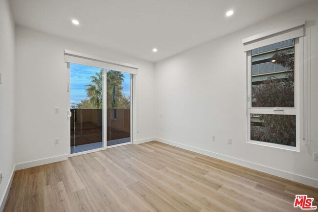 Building Photo - 951 Ogden Dr