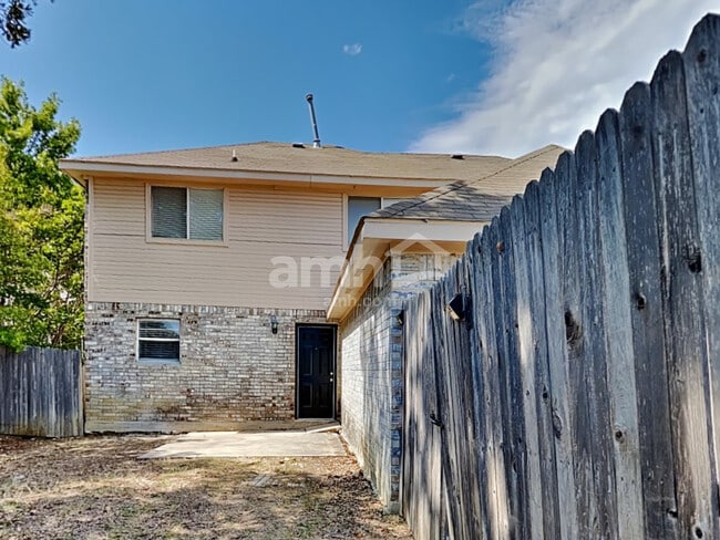 Building Photo - 1008 Kenbob Cir