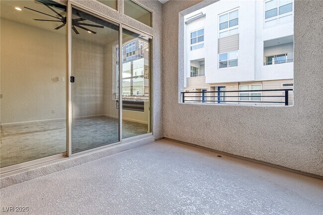 Building Photo - 643 Grey Saker St