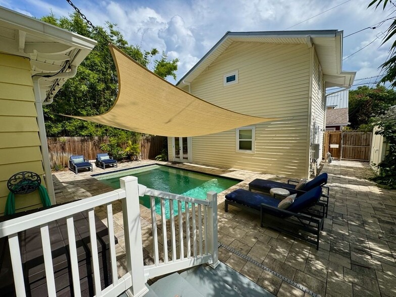 Building Photo - 221 13TH Ave