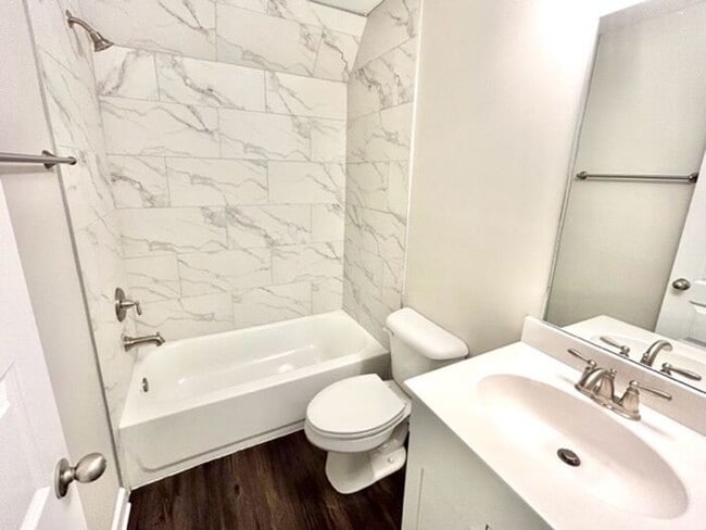 Building Photo - Now Leasing a 4-bedroom 2.5 bath home in M...