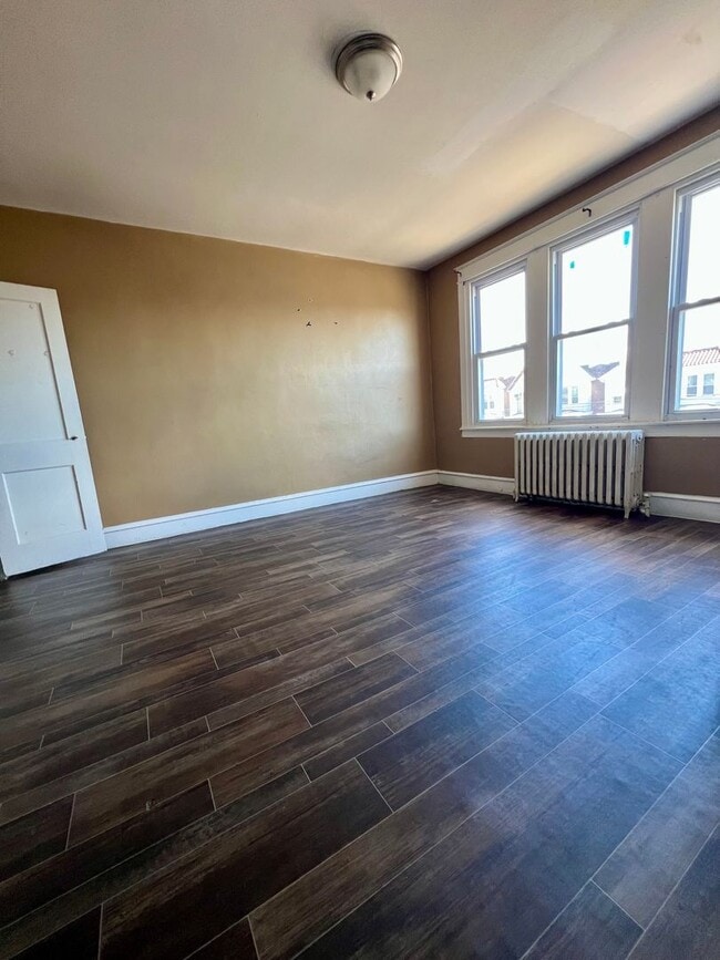 Building Photo - Spacious 3-Bedroom Townhome in Juniata! Available NOW!