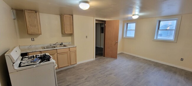 Building Photo - 2229 S 10th Pl