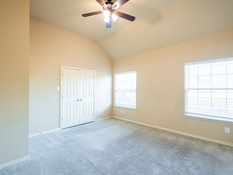 Building Photo - 1418 E Oates Rd
