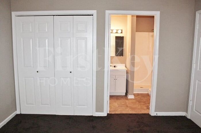 Building Photo - 8748 Woodpointe Cir