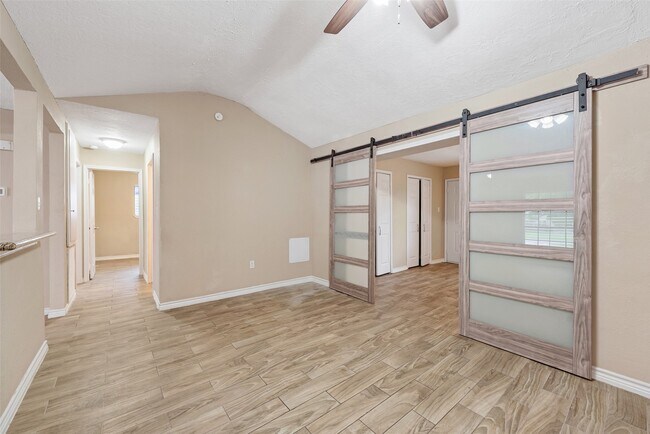 Building Photo - 7422 Oriole St