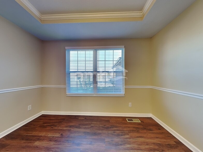 Building Photo - 8106 Logans Ridge Dr
