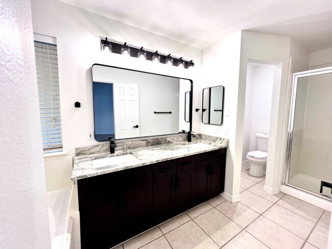 Building Photo - 6415 Hunterstone Ct