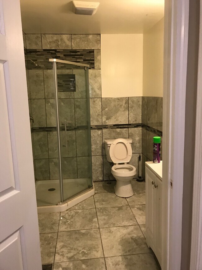 Building Photo - 314 Pleasant St