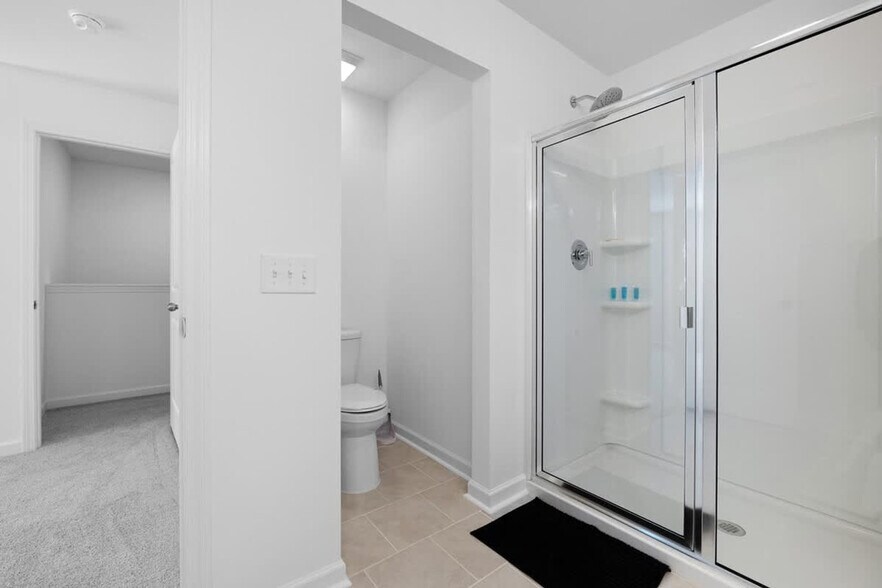 Building Photo - 2 Saltford Ln