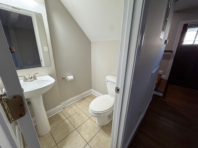 Building Photo - 422 State St