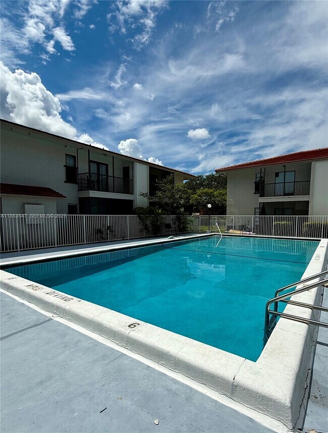 Building Photo - 3032 Coral Ridge Dr