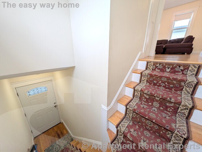 Building Photo - 7-9 Bonner Ave Unit #2