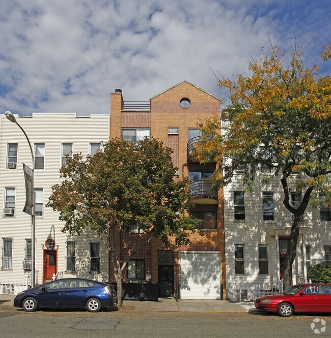 Building Photo - 10-39 48th Ave