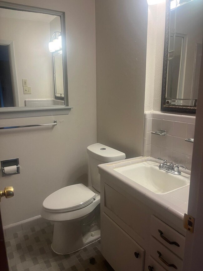 Building Photo - 3517 Tanglebriar Dr