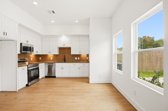 Building Photo - 7841 Sunnyhill St