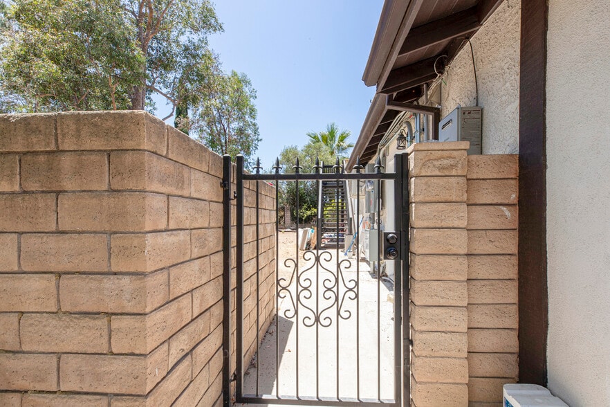 Building Photo - 13475 Mission Tierra Way