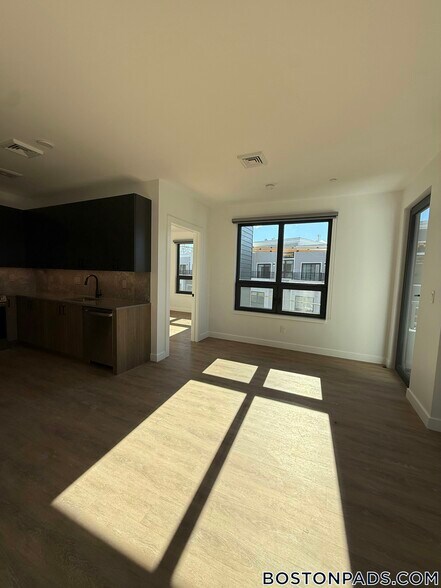 Building Photo - 199 Gardner St