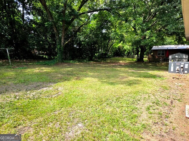Building Photo - 2639 Tredway Dr