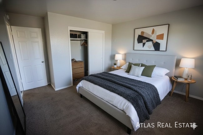 Building Photo - 4414 N Chestnut St