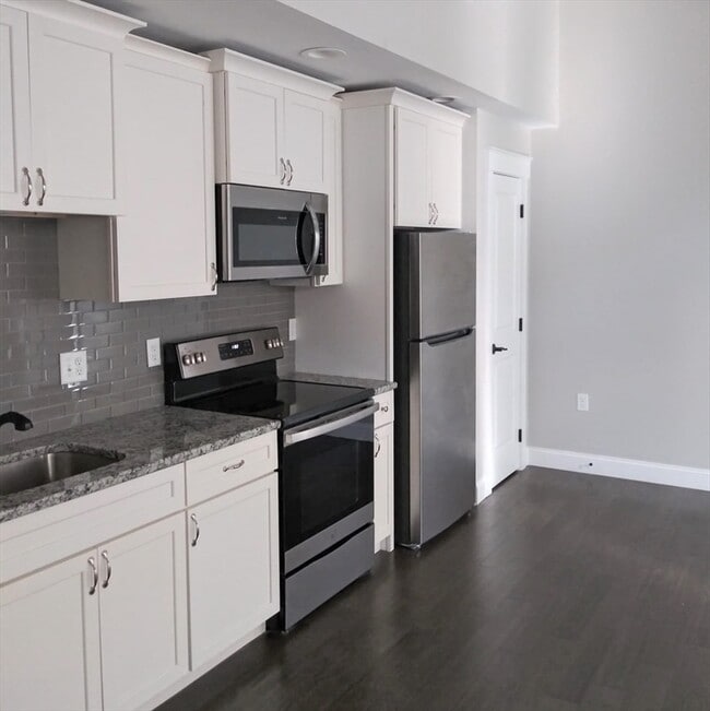 Building Photo - 45 Summer St