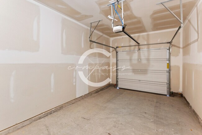 Building Photo - 403 Kings Cross Way