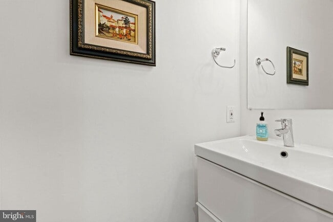 Building Photo - 1928 First St NE