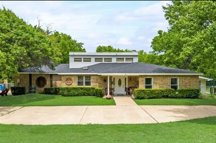 Building Photo - 6049 W Red Bird Ln