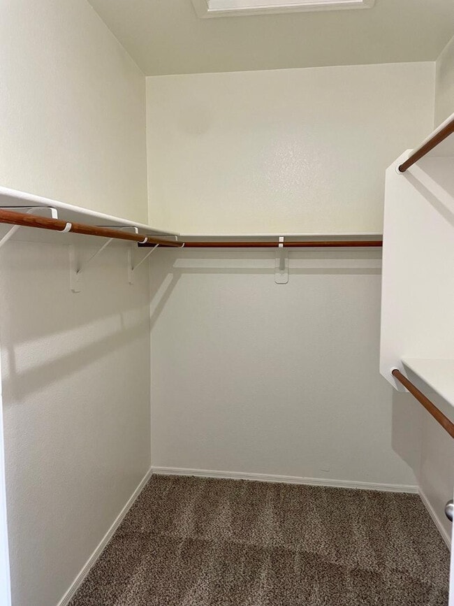 Building Photo - 2422 E Remington Pl