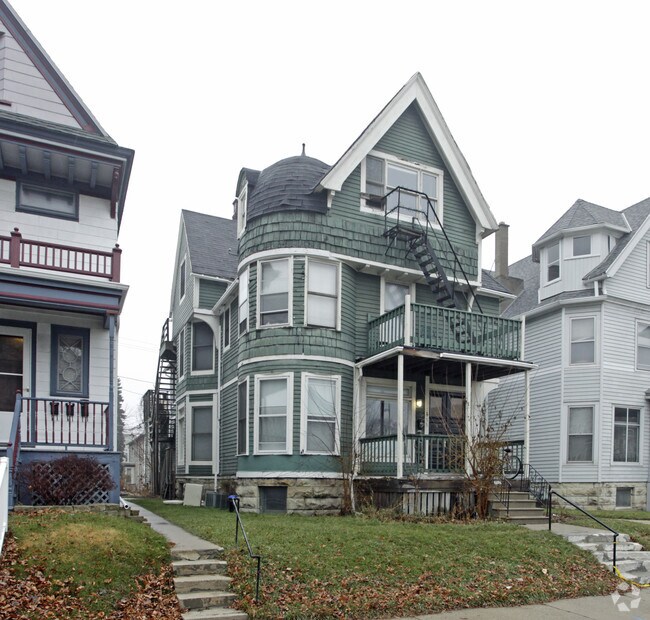 Primary Photo - 1655 N Van Buren St 6 unit