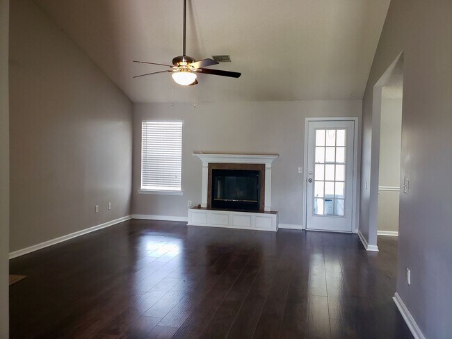 Building Photo - SPRING MOVE-IN SPECIAL: $300 OFF 1ST MONTH...