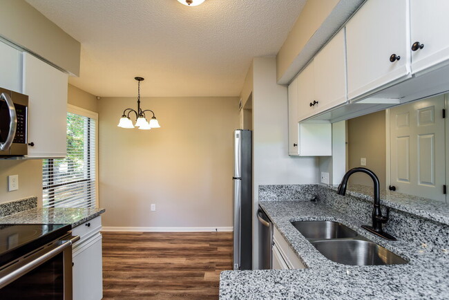 Building Photo - 7906 Greenside Ct