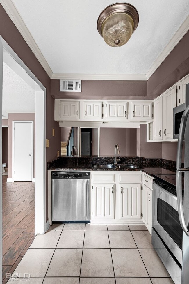 Building Photo - Townhome for rent!