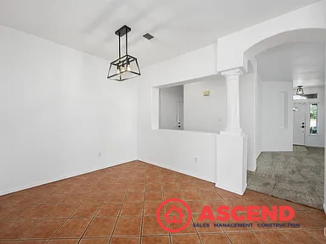 Building Photo - Beautiful 4 Bedroom Home In The Southwest!