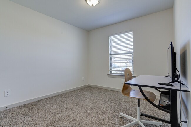 Building Photo - 2323 149th St