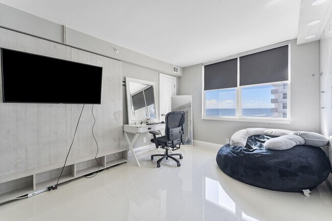 Building Photo - 4505 S Ocean Blvd
