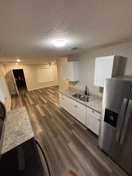 Building Photo - 822 Maple St