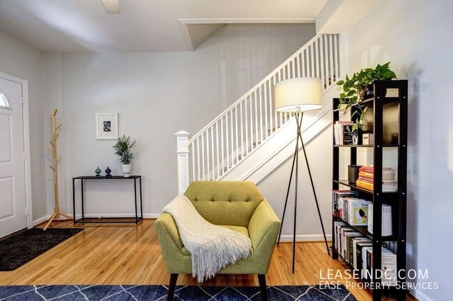 Building Photo - 719 Gallatin St NW