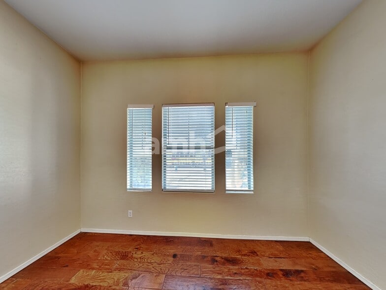 Building Photo - 8220 W Forest Grove Ave