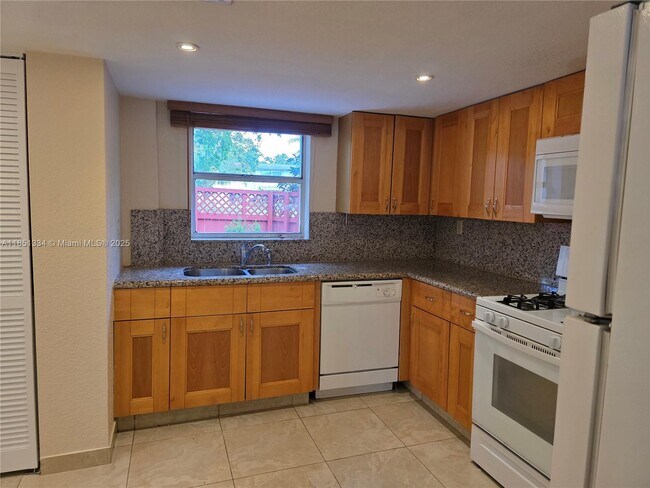 Building Photo - 6945 SW 111th Ct
