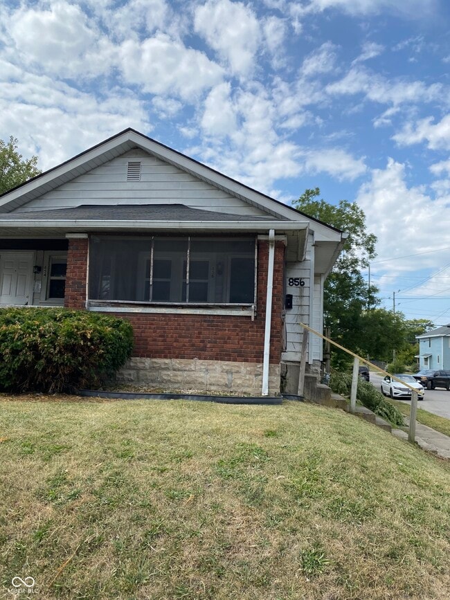 Primary Photo - 856 N Bradley Ave