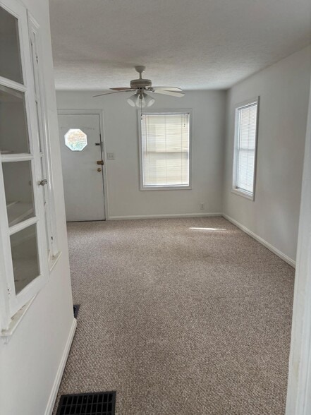 Building Photo - 4021 Clarendon Rd