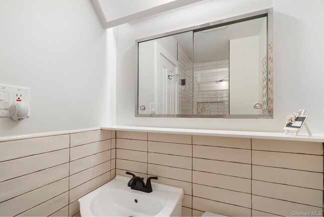 Building Photo - 123 Windward